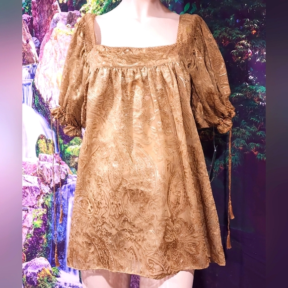 Nicole by Nicole Miller Tops - NWT Gorgeous blouse, velvet, with cami and adjustable sleeves